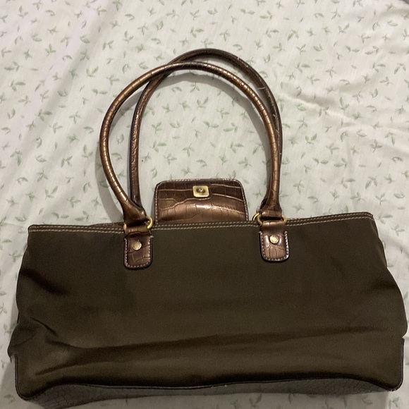 Tommy Hilfiger Handbag in a Good Condition - Picture 6 of 14